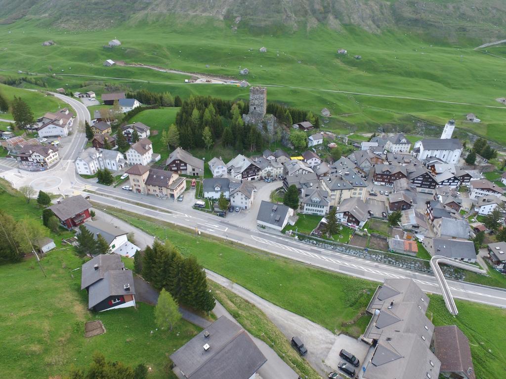 Sust Lodge Am Gotthard Hospental Bagian luar foto