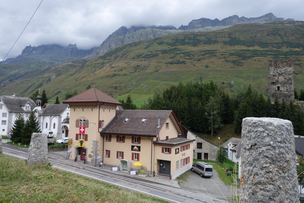 Sust Lodge Am Gotthard Hospental Bagian luar foto