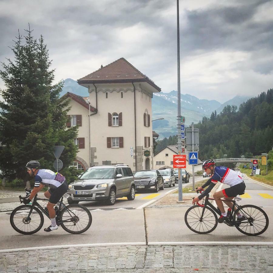 Sust Lodge Am Gotthard Hospental Bagian luar foto