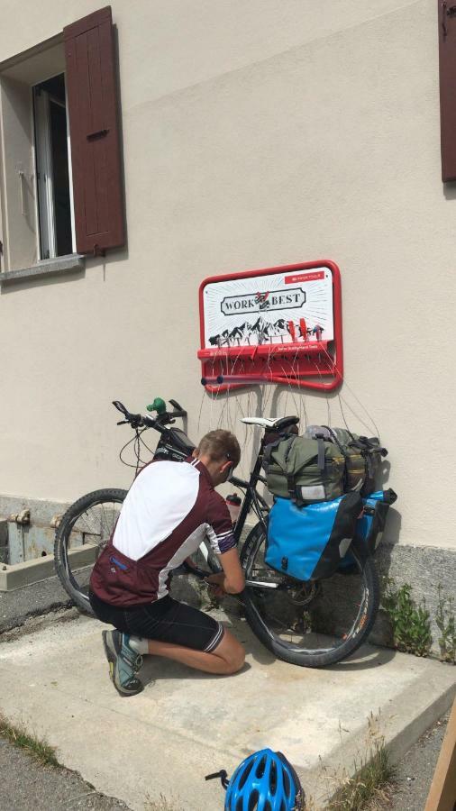 Sust Lodge Am Gotthard Hospental Bagian luar foto