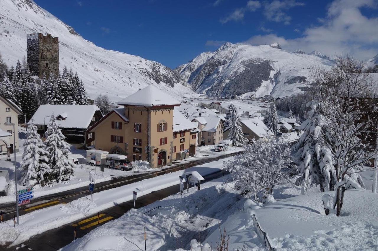 Sust Lodge Am Gotthard Hospental Bagian luar foto